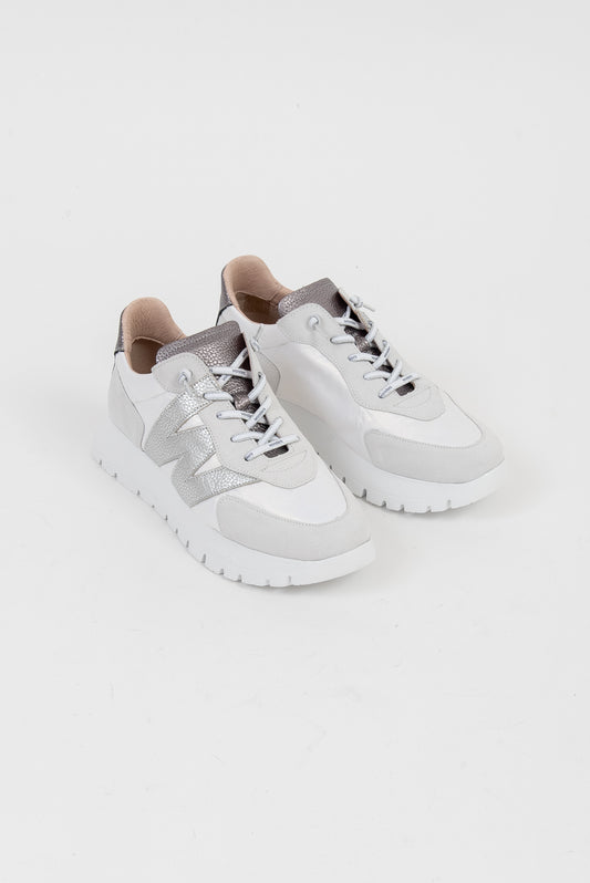 スペイン製レディーススニーカー 白 革製